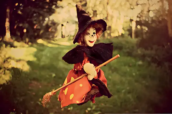 Sorcière en marionnette