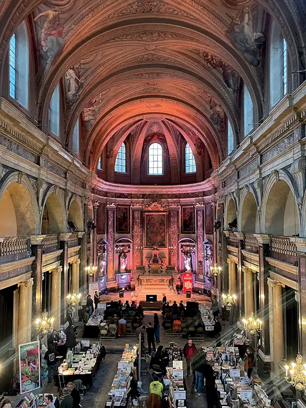 Salon Magnifique Livre dans la Chapelle de la Trinité